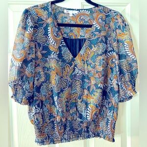 DR2 Smocked Elbow Sleeve Blouse, Size Medium

Condition: Excellent, like new
